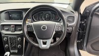 USED 2018 18 VOLVO V40 2.0 T2 GPF R-Design Nav Plus Hatchback 5dr Petrol Manual Euro 6 (s/s) (122 ps) Sat-Nav - Rear parking sensors