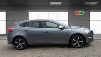 USED 2018 18 VOLVO V40 2.0 T2 GPF R-Design Nav Plus Hatchback 5dr Petrol Manual Euro 6 (s/s) (122 ps) Sat-Nav - Rear parking sensors