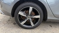 USED 2018 18 VOLVO V40 2.0 T2 GPF R-Design Nav Plus Hatchback 5dr Petrol Manual Euro 6 (s/s) (122 ps) Sat-Nav - Rear parking sensors