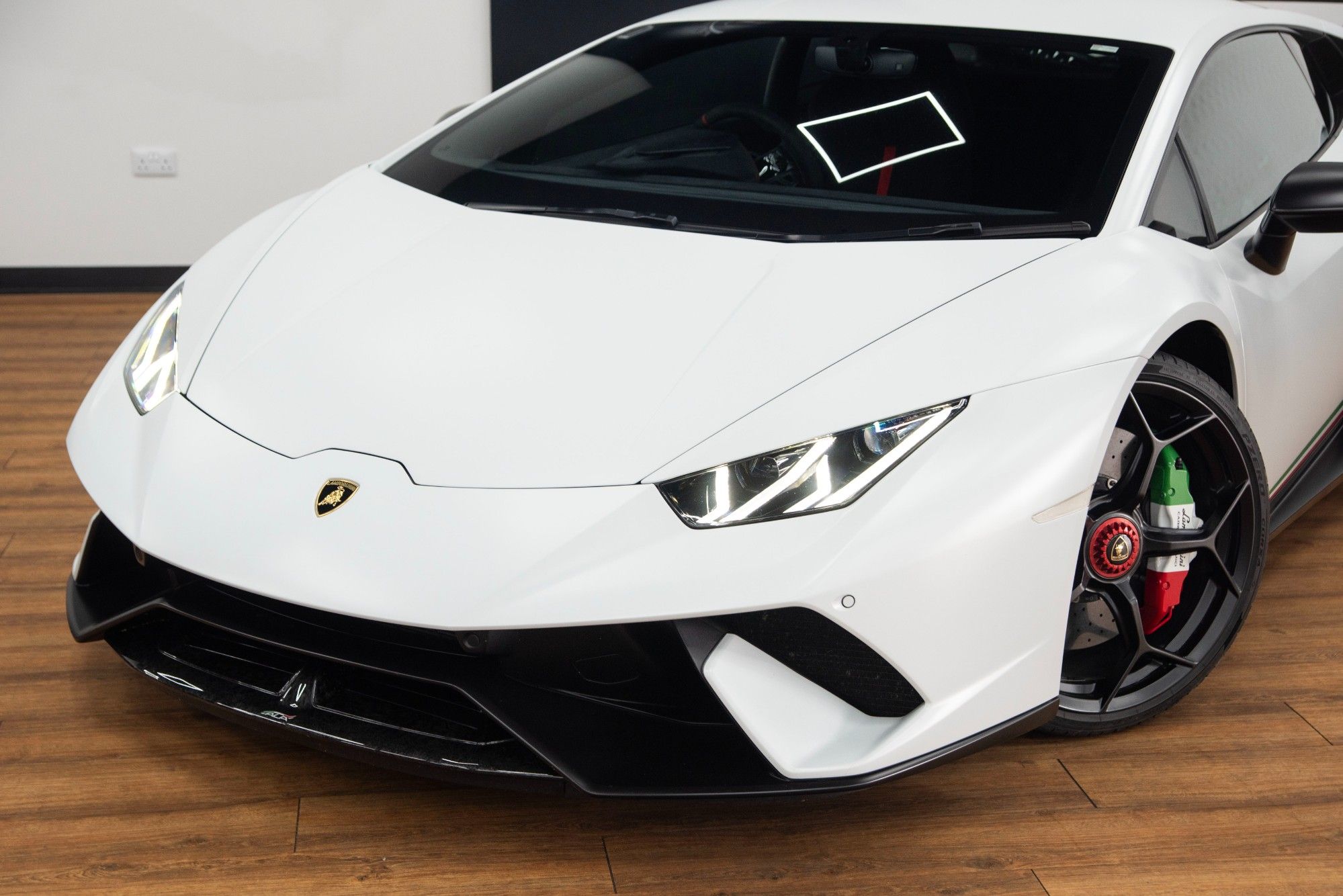 USED 2018 68 LAMBORGHINI HURACAN 5.2 V10 LP 640-4 Performante 