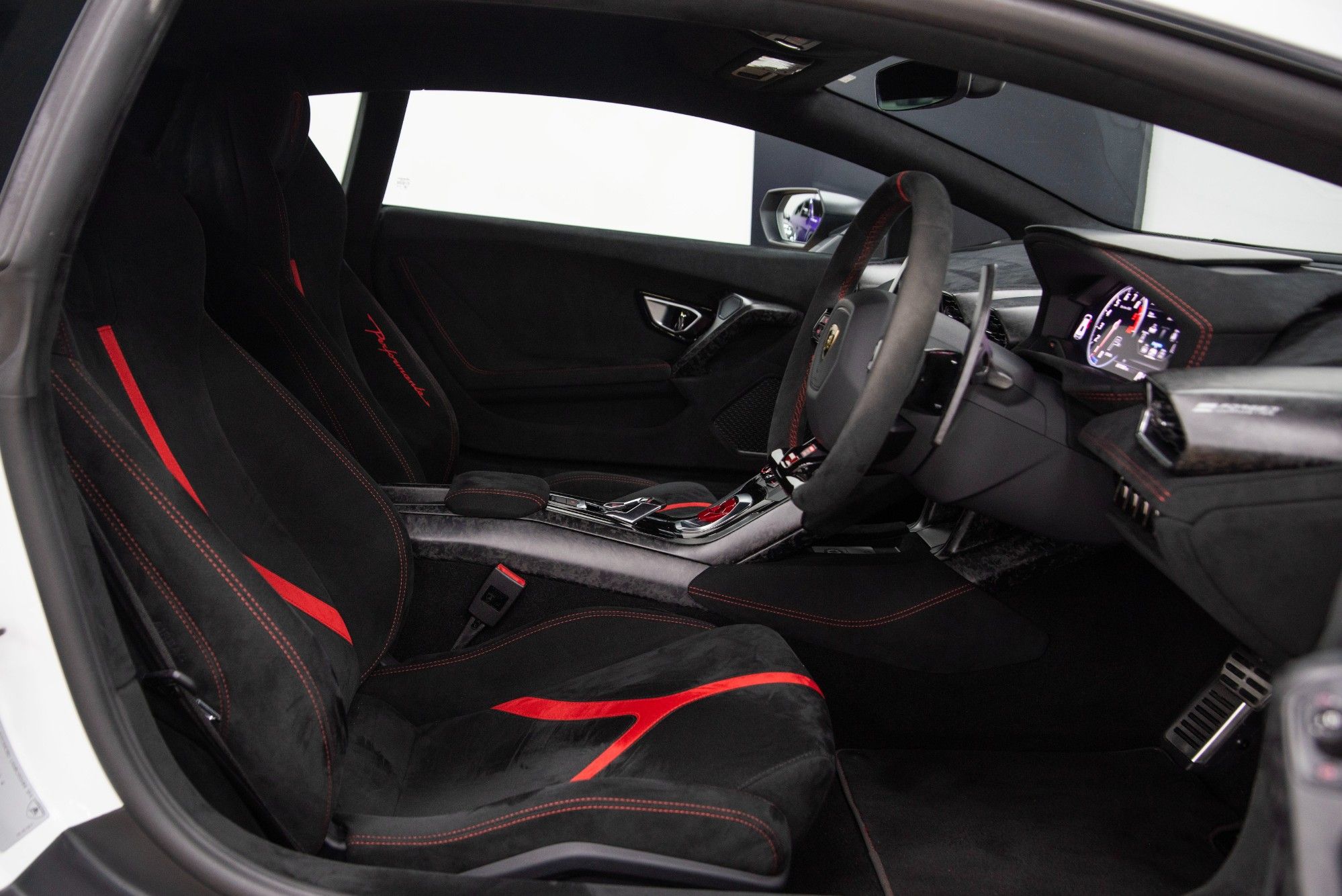 USED 2018 68 LAMBORGHINI HURACAN 5.2 V10 LP 640-4 Performante 