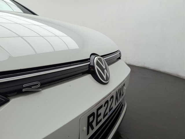 USED 2022 22 VOLKSWAGEN GOLF 1.5 Golf R-Line TSi 5dr CLICK+COLLECT / HOME DELIVERY