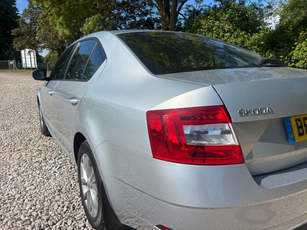 USED 2018 18 SKODA OCTAVIA 1.6 TDI S Hatchback 5dr Diesel Manual Euro 6 (s/s) (115 ps) 