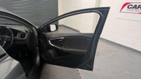 USED 2017 17 VOLVO V40 CROSS COUNTRY 2.0 D2 Nav Plus Hatchback 5dr Diesel Manual Euro 6 (s/s) (120 ps) 12 MONTH MOT  &   12 WARRANTY FANTASTIC CONDITION & HISTORY