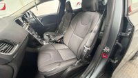 USED 2017 17 VOLVO V40 CROSS COUNTRY 2.0 D2 Nav Plus Hatchback 5dr Diesel Manual Euro 6 (s/s) (120 ps) 12 MONTH MOT  &   12 WARRANTY FANTASTIC CONDITION & HISTORY