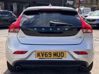USED 2019 69 VOLVO V40 2.0 D3 Inscription Edition Hatchback 5dr Diesel Auto Euro 6 (s/s) (150 ps) FSH + CRUISE + HEATED SEATS + SAT NAV + PAN ROOF + SENSORS + LANE ASSIST + MEMEORY SEATS