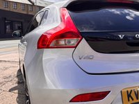 USED 2019 69 VOLVO V40 2.0 D3 Inscription Edition Hatchback 5dr Diesel Auto Euro 6 (s/s) (150 ps) FSH + CRUISE + HEATED SEATS + SAT NAV + PAN ROOF + SENSORS + LANE ASSIST + MEMEORY SEATS