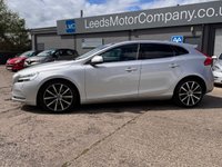 USED 2019 69 VOLVO V40 2.0 D3 Inscription Edition Hatchback 5dr Diesel Auto Euro 6 (s/s) (150 ps) FSH + CRUISE + HEATED SEATS + SAT NAV + PAN ROOF + SENSORS + LANE ASSIST + MEMEORY SEATS