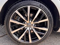 USED 2019 69 VOLVO V40 2.0 D3 Inscription Edition Hatchback 5dr Diesel Auto Euro 6 (s/s) (150 ps) FSH + CRUISE + HEATED SEATS + SAT NAV + PAN ROOF + SENSORS + LANE ASSIST + MEMEORY SEATS