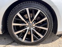 USED 2019 69 VOLVO V40 2.0 D3 Inscription Edition Hatchback 5dr Diesel Auto Euro 6 (s/s) (150 ps) FSH + CRUISE + HEATED SEATS + SAT NAV + PAN ROOF + SENSORS + LANE ASSIST + MEMEORY SEATS