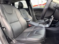 USED 2019 69 VOLVO V40 2.0 D3 Inscription Edition Hatchback 5dr Diesel Auto Euro 6 (s/s) (150 ps) FSH + CRUISE + HEATED SEATS + SAT NAV + PAN ROOF + SENSORS + LANE ASSIST + MEMEORY SEATS