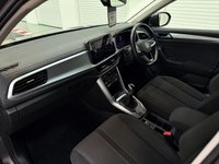 USED 2023 72 VOLKSWAGEN T-ROC 1.5 TSI Life SUV 5dr Petrol Manual Euro 6 (s/s) (150 ps) 
