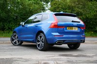 USED 2018 68 VOLVO XC60 2.0 D5 PowerPulse R-Design Pro SUV 5dr Diesel Auto AWD Euro 6 (s/s) (235 ps) BURSTING BLUE METALLIC PAINTWORK + SUNROOF + HUD + BOWERS & WILKINS