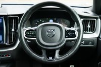 USED 2018 68 VOLVO XC60 2.0 D5 PowerPulse R-Design Pro SUV 5dr Diesel Auto AWD Euro 6 (s/s) (235 ps) BURSTING BLUE METALLIC PAINTWORK + SUNROOF + HUD + BOWERS & WILKINS