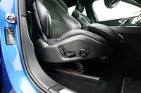 USED 2018 68 VOLVO XC60 2.0 D5 PowerPulse R-Design Pro SUV 5dr Diesel Auto AWD Euro 6 (s/s) (235 ps) BURSTING BLUE METALLIC PAINTWORK + SUNROOF + HUD + BOWERS & WILKINS