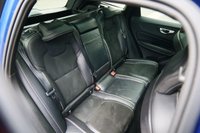 USED 2018 68 VOLVO XC60 2.0 D5 PowerPulse R-Design Pro SUV 5dr Diesel Auto AWD Euro 6 (s/s) (235 ps) BURSTING BLUE METALLIC PAINTWORK + SUNROOF + HUD + BOWERS & WILKINS