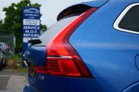 USED 2018 68 VOLVO XC60 2.0 D5 PowerPulse R-Design Pro SUV 5dr Diesel Auto AWD Euro 6 (s/s) (235 ps) BURSTING BLUE METALLIC PAINTWORK + SUNROOF + HUD + BOWERS & WILKINS
