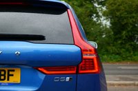USED 2018 68 VOLVO XC60 2.0 D5 PowerPulse R-Design Pro SUV 5dr Diesel Auto AWD Euro 6 (s/s) (235 ps) BURSTING BLUE METALLIC PAINTWORK + SUNROOF + HUD + BOWERS & WILKINS