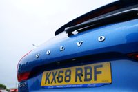 USED 2018 68 VOLVO XC60 2.0 D5 PowerPulse R-Design Pro SUV 5dr Diesel Auto AWD Euro 6 (s/s) (235 ps) BURSTING BLUE METALLIC PAINTWORK + SUNROOF + HUD + BOWERS & WILKINS