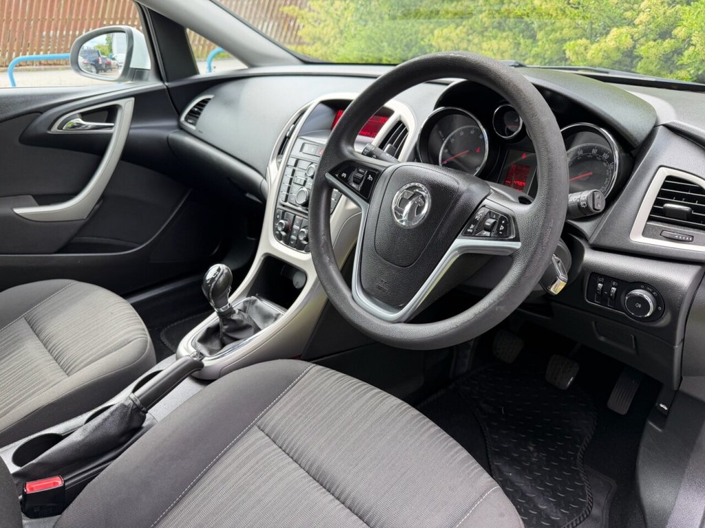 USED 2011 61 VAUXHALL ASTRA 1.6 16v Excite Hatchback 5dr Petrol Manual Euro 5 (115 ps) AIRCON, ALLOYS, CRUISE