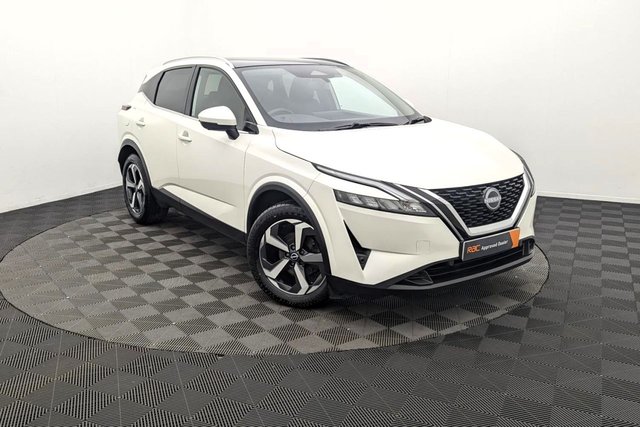 2022 72 NISSAN QASHQAI 1.3 DIG-T MHEV N-Connecta SUV 5dr Petrol Hybrid Manual Euro 6 (s/s) (140 ps) Pan Roof, Car Play, Camera