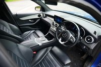 USED 2022 22 MERCEDES-BENZ GLC 2.0 GLC300e 13.5kWh AMG Line (Premium) SUV 5dr Petrol Plug-in Hybrid G-Tronic+ 4MATIC Euro 6 (s/s) (333 ps) SPECTRAL BLUE METALLIC PAINTWORK + APPLE CARPLAY + VIRTUAL COCKPIT