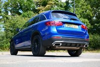 USED 2022 22 MERCEDES-BENZ GLC 2.0 GLC300e 13.5kWh AMG Line (Premium) SUV 5dr Petrol Plug-in Hybrid G-Tronic+ 4MATIC Euro 6 (s/s) (333 ps) SPECTRAL BLUE METALLIC PAINTWORK + APPLE CARPLAY + VIRTUAL COCKPIT