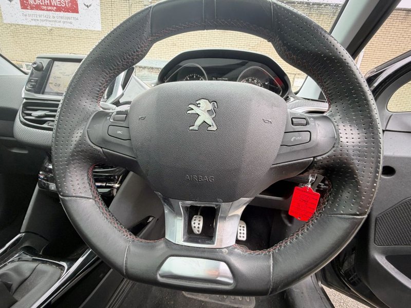 2018 Peugeot 2008 in black — photo 14 of 20