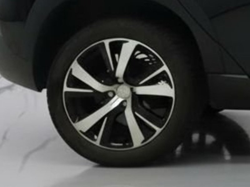 2018 Peugeot 2008 in black — photo 7 of 23