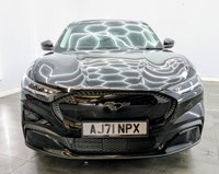 USED 2022 71 FORD MUSTANG MACH-E Standard Range 70kWh SUV 5dr Electric Automatic (269 ps) 18 INCH ALLOY WHEELS, FRONT AND REAR PARKING SENSORS , REAR CAMERA ,  APPLE CARPLAY- ANDROID AUTO , SAT NAV  ,  HEATED LEATHER SEATS ,