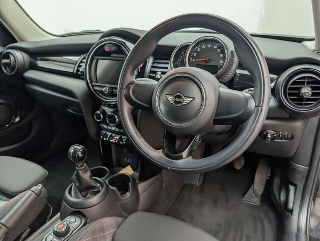 USED 2017 17 MINI HATCH 1.5 Cooper Seven 5dr CLICK+COLLECT / HOME DELIVERY