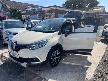 View our RENAULT CAPTUR