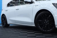 USED 2019 69 FORD FOCUS 1.5 ECOBLUE VIGNALE HATCHBACK 5DR DIESEL AUTOMATIC EURO 6 (S/S) (120 PS) NAV LOW MILEAGE - FULL SERVICE HISTORY - TIMING BELT / WATER PUMP JUST BEEN DONE - HPI CHECK ALL CLEAR  - ULEZ / LEZ COMPLIANT - HIGHEST SPEC - VIGNALE - AUTOMATIC - PADDLESHIFT - STUNNING METTALIC WHITE PAINTWORK - REVERSE CAMERA - SAT NAV - APPLE CAR PLAY / ANDRIOD AUTO - FULL VIGNALE  LEATHER - HEATED SEATS - PARK ASSIST - CONVIENCE PACK - DRIVER ASSIST PACK - HEADS UP DISPLAY - FINANCE AVAILABLE - ZERO DEPOSIT OFFERS - ALL VANS/CARS WELCOME IN PART-EXCHANGE, ANY AGE, ANY MILEAGE, ANY CONDITION