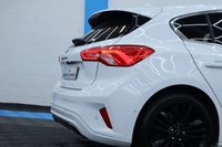 USED 2019 69 FORD FOCUS 1.5 ECOBLUE VIGNALE HATCHBACK 5DR DIESEL AUTOMATIC EURO 6 (S/S) (120 PS) NAV LOW MILEAGE - FULL SERVICE HISTORY - TIMING BELT / WATER PUMP JUST BEEN DONE - HPI CHECK ALL CLEAR  - ULEZ / LEZ COMPLIANT - HIGHEST SPEC - VIGNALE - AUTOMATIC - PADDLESHIFT - STUNNING METTALIC WHITE PAINTWORK - REVERSE CAMERA - SAT NAV - APPLE CAR PLAY / ANDRIOD AUTO - FULL VIGNALE  LEATHER - HEATED SEATS - PARK ASSIST - CONVIENCE PACK - DRIVER ASSIST PACK - HEADS UP DISPLAY - FINANCE AVAILABLE - ZERO DEPOSIT OFFERS - ALL VANS/CARS WELCOME IN PART-EXCHANGE, ANY AGE, ANY MILEAGE, ANY CONDITION