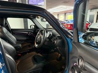 USED 2022 72 MINI HATCH 1.5 Cooper Exclusive Hatchback 5dr Petrol Steptronic Euro 6 (s/s) (136 ps) AMBIAINT LIGHTING + HEATED SEATS