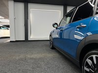 USED 2022 72 MINI HATCH 1.5 Cooper Exclusive Hatchback 5dr Petrol Steptronic Euro 6 (s/s) (136 ps) AMBIAINT LIGHTING + HEATED SEATS