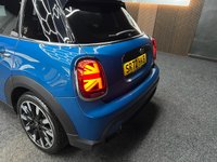 USED 2022 72 MINI HATCH 1.5 Cooper Exclusive Hatchback 5dr Petrol Steptronic Euro 6 (s/s) (136 ps) AMBIAINT LIGHTING + HEATED SEATS