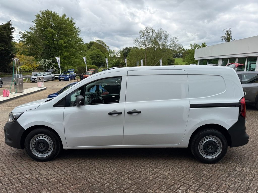 USED 2023 73 RENAULT KANGOO L2 E-Tech LL21 90kW 44kWh Start 6dr Van 