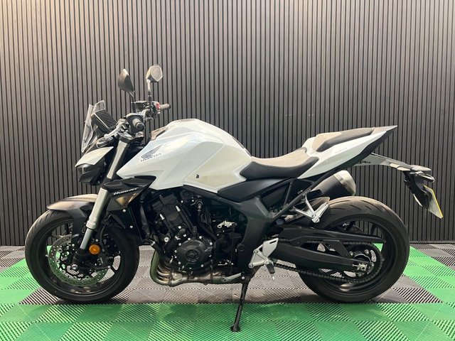 View our HONDA CB1000 Hornet