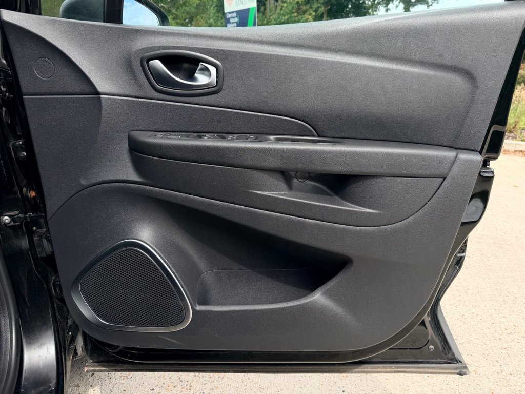 USED 2018 18 RENAULT CAPTUR 0.9 TCe ENERGY Dynamique Nav SUV 5dr Petrol Manual Euro 6 (s/s) (90 ps) 6 Services|SatNav|Sensors|Cruise|
