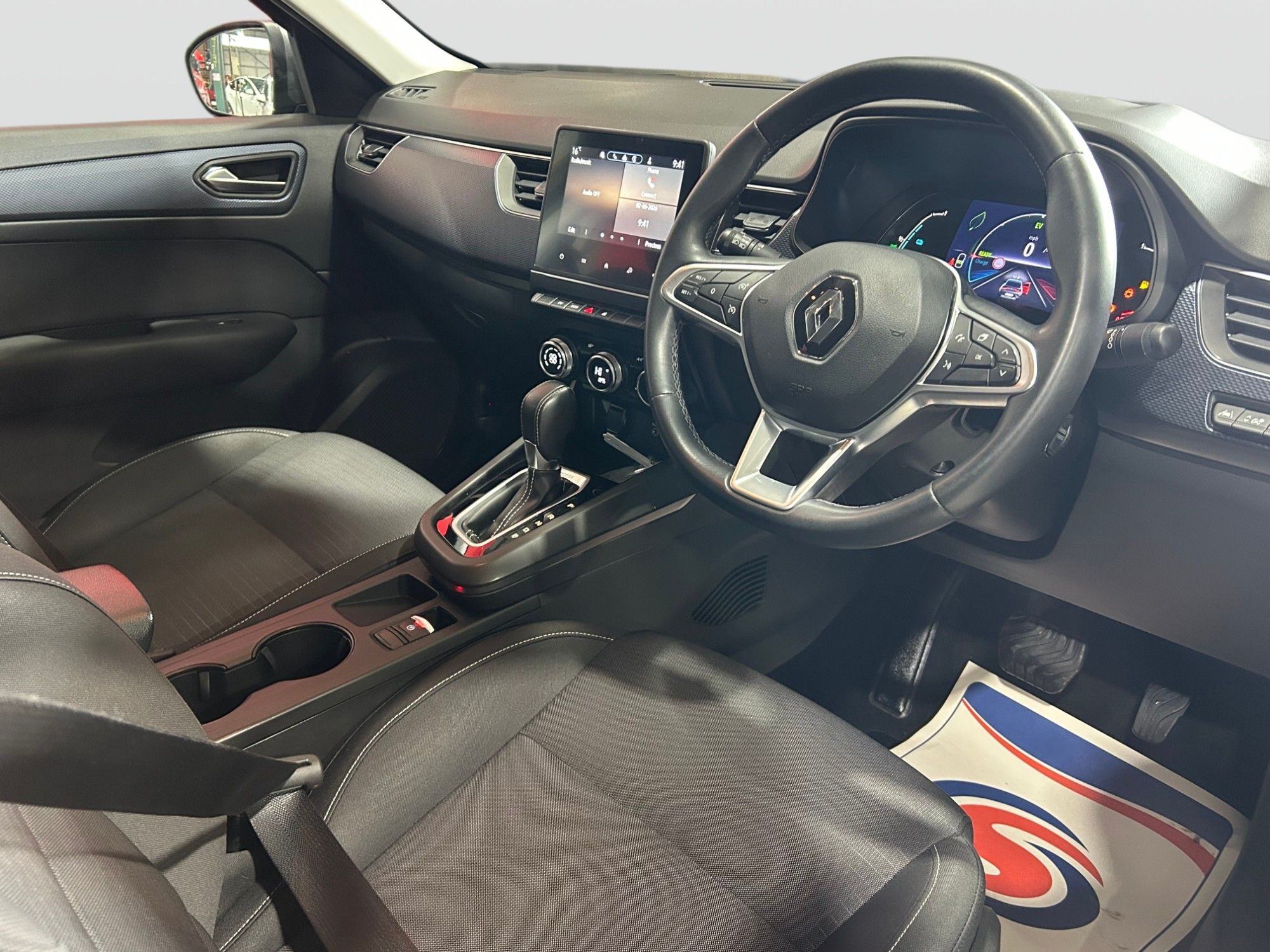 USED 2022 22 RENAULT ARKANA 1.6 E-TECH Iconic SUV 5dr Petrol Hybrid Auto 2WD Euro 6 (s/s) (145 bhp) 