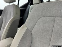 USED 2020 20 VOLVO XC40 2.0 D3 Momentum SUV 5dr Diesel Auto Euro 6 (s/s) (150 ps) 1 Previous Owner / Sat Nav / Bluetooth / DAB Radio / Cruise Control / Isofix / Xenon Lights / Parking Sensors