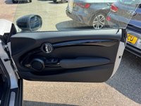 USED 2021 21 MINI HATCH 1.5 Cooper Classic Hatchback 3dr Petrol Steptronic Euro 6 (s/s) (136 ps) 1 Owner - Automatic - Satellite Navigation - Comfort Pack - LED Headlights - 8.8" Touchscreen - Cruise Control - Bluetooth Audio - Union Jack Rear Lights - 15" Alloy Wheels - Black Roof