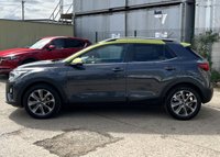 USED 2018 18 KIA STONIC 1.6 CRDi First Edition SUV 5dr Diesel Manual Euro 6 (s/s) (108 bhp) - APPLE CAR PLAY - SAT NAV - PART LEATHER - HEATED SEATS & STEERING - REVERSE CAMERA - P/SENSORS - CRUISE