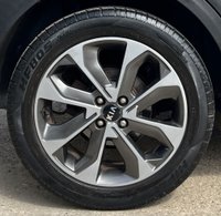 USED 2018 18 KIA STONIC 1.6 CRDi First Edition SUV 5dr Diesel Manual Euro 6 (s/s) (108 bhp) - APPLE CAR PLAY - SAT NAV - PART LEATHER - HEATED SEATS & STEERING - REVERSE CAMERA - P/SENSORS - CRUISE