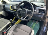 USED 2018 18 KIA STONIC 1.6 CRDi First Edition SUV 5dr Diesel Manual Euro 6 (s/s) (108 bhp) - APPLE CAR PLAY - SAT NAV - PART LEATHER - HEATED SEATS & STEERING - REVERSE CAMERA - P/SENSORS - CRUISE