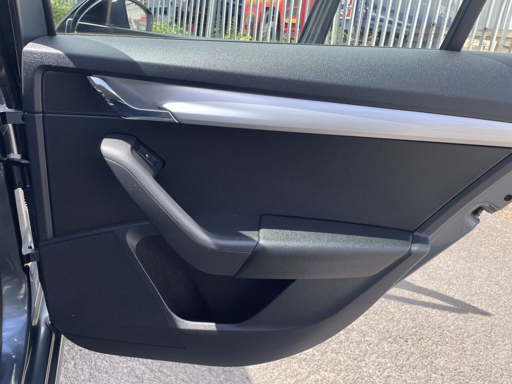 USED 2020 20 SKODA OCTAVIA 1.0 TSI SE Drive Estate 5dr Petrol Manual Euro 6 (s/s) (115 ps) Sat Nav, Parking Sensors