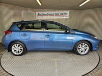 USED 2015 65 TOYOTA AURIS 1.8 VVT-h Business Edition Hatchback 5dr Petrol Hybrid CVT Euro 6 (s/s) (Safety Sense) (136 ps) 