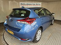 USED 2015 65 TOYOTA AURIS 1.8 VVT-h Business Edition Hatchback 5dr Petrol Hybrid CVT Euro 6 (s/s) (Safety Sense) (136 ps) 