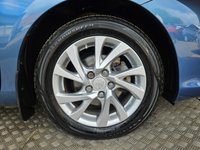 USED 2015 65 TOYOTA AURIS 1.8 VVT-h Business Edition Hatchback 5dr Petrol Hybrid CVT Euro 6 (s/s) (Safety Sense) (136 ps) 